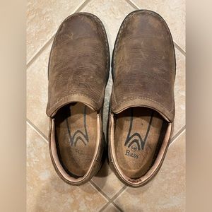 Gently used Bass men’s slip on shoe size 9 1/2 wide.